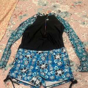 Swimsuit set shirt and shorts Shirt has a built-in thin bra zipper front